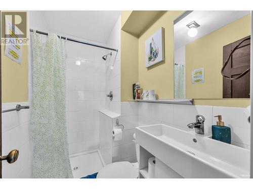 387 W 13Th Avenue, Vancouver, BC - Indoor Photo Showing Bathroom
