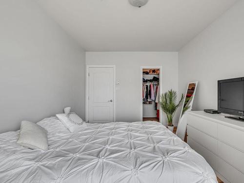 Master bedroom - 404-2355 Rue Du Barachois, Québec (Les Rivières), QC - Indoor Photo Showing Bedroom
