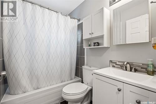 213 29Th Street W, Saskatoon, SK - Indoor Photo Showing Bathroom