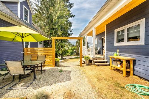 422 10Th Avenue N, Creston, BC - Outdoor With Deck Patio Veranda With Exterior