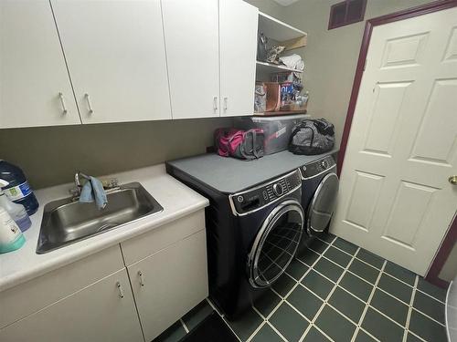 14 Sandy Beach Mews, Dryden, ON - Indoor Photo Showing Laundry Room