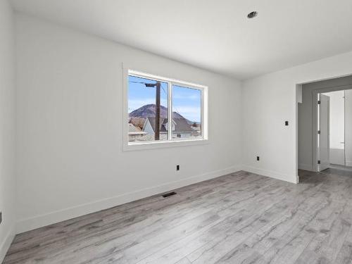 406 Hilltop Ave, Kamloops, BC - Indoor Photo Showing Other Room