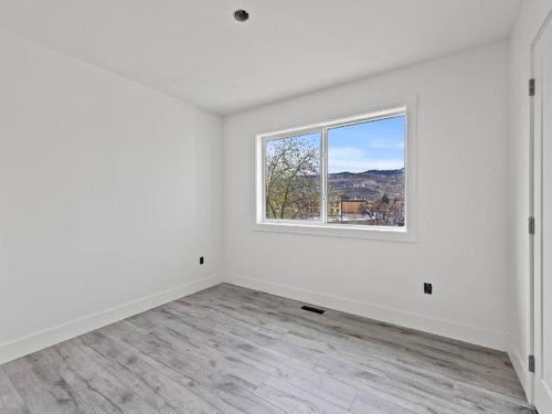 406 Hilltop Ave, Kamloops, BC - Indoor Photo Showing Other Room