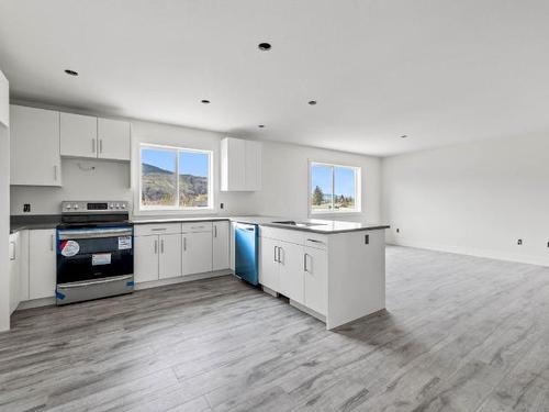 406 Hilltop Ave, Kamloops, BC - Indoor Photo Showing Kitchen