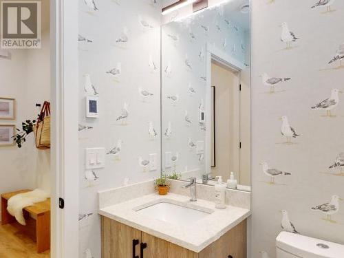 4060 Saturna Ave, Powell River, BC - Indoor Photo Showing Bathroom