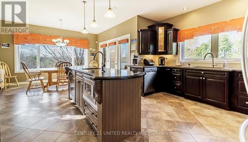 2045 Campbell Ave, Cavan Monaghan, ON - Indoor Photo Showing Kitchen With Upgraded Kitchen