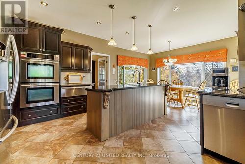2045 Campbell Ave, Cavan Monaghan, ON - Indoor Photo Showing Kitchen With Upgraded Kitchen