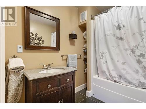 3623 Glencoe Road, West Kelowna, BC - Indoor Photo Showing Bathroom