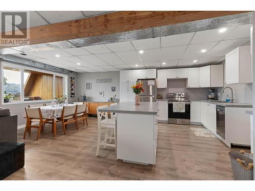 3623 Glencoe Road, West Kelowna, BC - Indoor Photo Showing Kitchen With Upgraded Kitchen