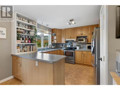 3623 Glencoe Road, West Kelowna, BC - Indoor Photo Showing Kitchen