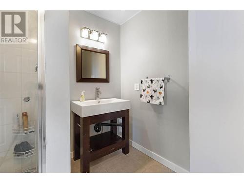 3623 Glencoe Road, West Kelowna, BC - Indoor Photo Showing Bathroom