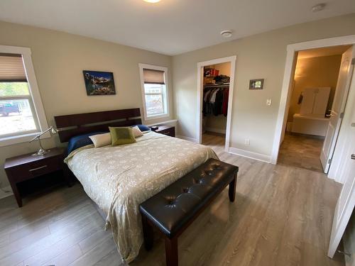 8865 Riverside Drive, Grand Forks, BC - Indoor Photo Showing Bedroom