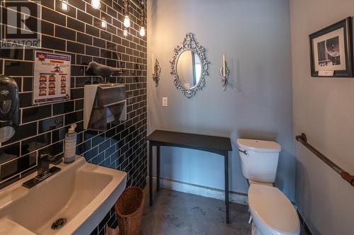 7952 Hwy 97, Oliver, BC - Indoor Photo Showing Bathroom