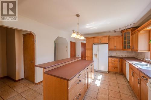 7952 Hwy 97, Oliver, BC - Indoor Photo Showing Kitchen With Double Sink