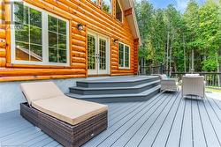 Tons of deck space to soak up the sun - 