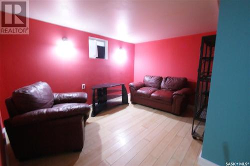 1018 B Avenue N, Saskatoon, SK - Indoor Photo Showing Living Room