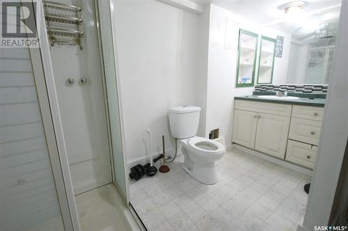 1018 B Avenue N, Saskatoon, SK - Indoor Photo Showing Bathroom