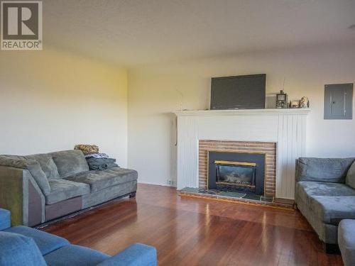 6836 Burnaby Street, Powell River, BC - Indoor Photo Showing Living Room With Fireplace