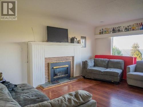 6836 Burnaby Street, Powell River, BC - Indoor Photo Showing Living Room With Fireplace