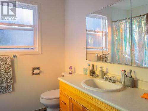 6836 Burnaby Street, Powell River, BC - Indoor Photo Showing Bathroom