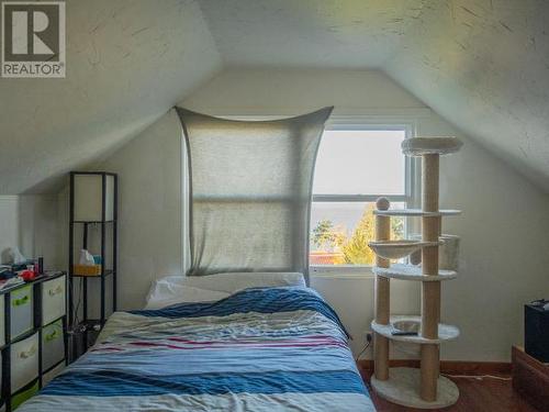6836 Burnaby Street, Powell River, BC - Indoor Photo Showing Bedroom