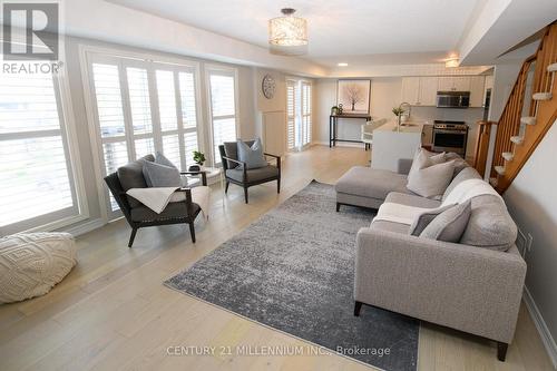 24 Joseph Tr, Collingwood, ON - Indoor Photo Showing Living Room