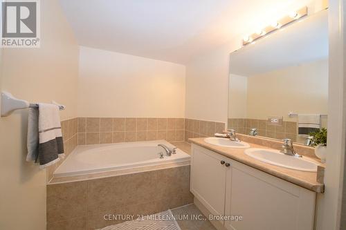 24 Joseph Tr, Collingwood, ON - Indoor Photo Showing Bathroom