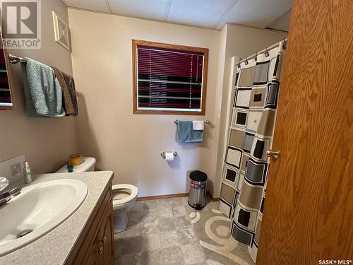 115 Carson Bay, Lampman, SK - Indoor Photo Showing Bathroom