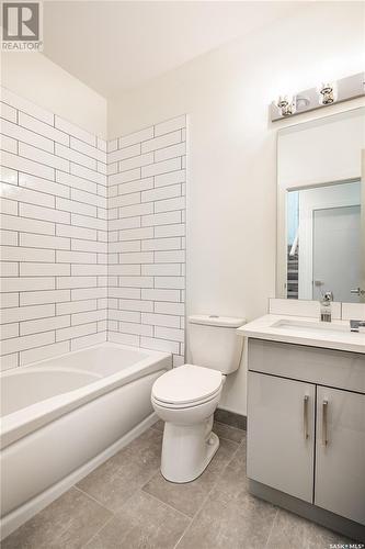 923 G Avenue N, Saskatoon, SK - Indoor Photo Showing Bathroom