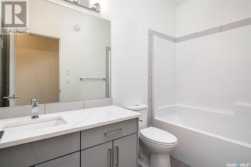 923 G Avenue N, Saskatoon, SK - Indoor Photo Showing Bathroom