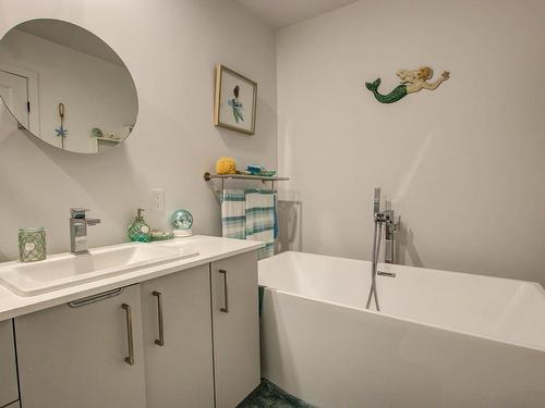 Salle de bains - 1725  - 1729 Rue Soucy, Longueuil (Saint-Hubert), QC - Indoor Photo Showing Bathroom