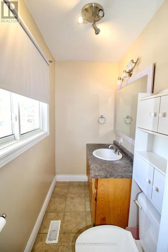 315338 Highway 6, Chatsworth, ON - Indoor Photo Showing Bathroom