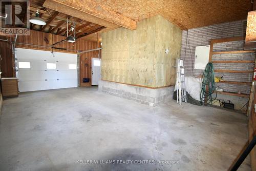 315338 Highway 6, Chatsworth, ON - Indoor Photo Showing Garage