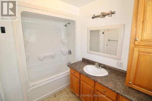 315338 Highway 6, Chatsworth, ON - Indoor Photo Showing Bathroom