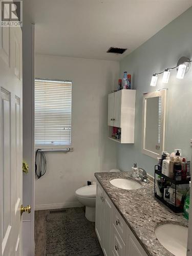 351 Fizet Avenue, Kelowna, BC - Indoor Photo Showing Bathroom