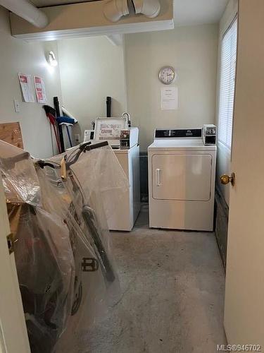 108 Prideaux St, Nanaimo, BC - Indoor Photo Showing Laundry Room