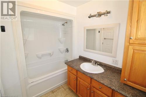 315338 Highway 6, Chatsworth, ON - Indoor Photo Showing Bathroom