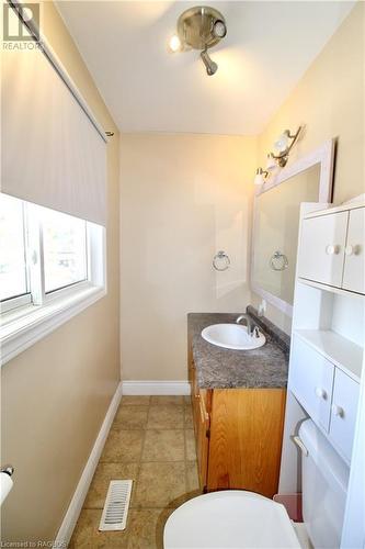 315338 Highway 6, Chatsworth, ON - Indoor Photo Showing Bathroom