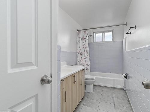 Salle de bains - 5372  - 5396 Rue Jean-Talon E., Montréal (Saint-Léonard), QC - Indoor Photo Showing Bathroom