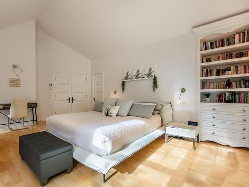 Master bedroom - 723 Rue Des Chardonnerets, Mont-Saint-Hilaire, QC - Indoor Photo Showing Bedroom