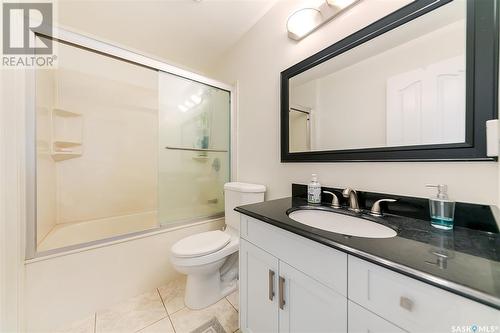 182 Lincoln Drive, Regina, SK - Indoor Photo Showing Bathroom