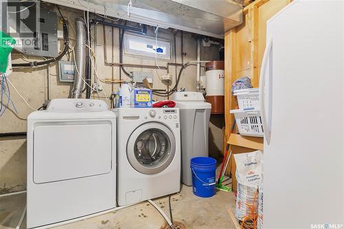 182 Lincoln Drive, Regina, SK - Indoor Photo Showing Laundry Room