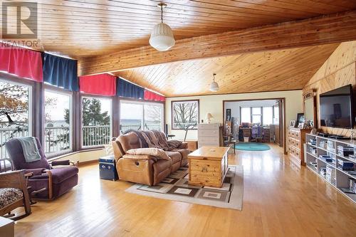 4463 Second Line West, Prince Township, ON - Indoor Photo Showing Living Room