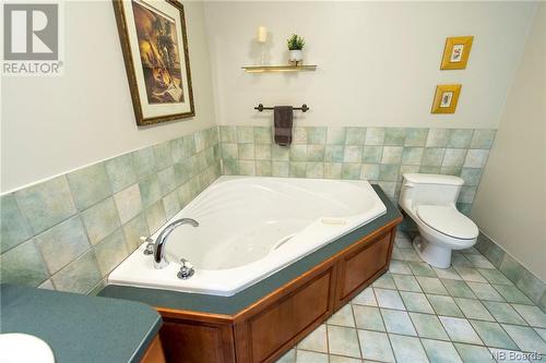 185 Pleasant Avenue, Sussex, NB - Indoor Photo Showing Bathroom