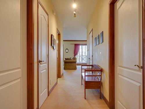 Passageway - 235 Ch. De Cortina, Piedmont, QC - Indoor Photo Showing Other Room