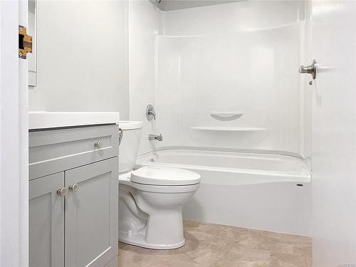 301-4728 Uplands Dr, Nanaimo, BC - Indoor Photo Showing Bathroom