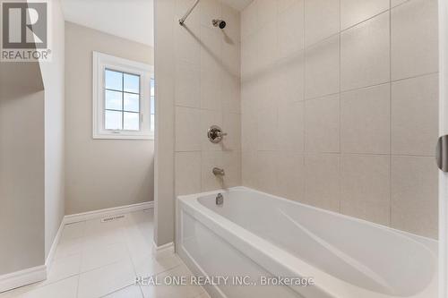 #23B -85 Mullin Dr, Guelph, ON - Indoor Photo Showing Bathroom
