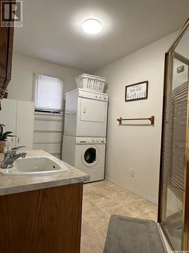 126 4Th Avenue W, Melville, SK - Indoor Photo Showing Laundry Room