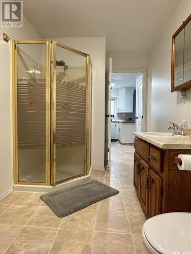 126 4Th Avenue W, Melville, SK - Indoor Photo Showing Bathroom