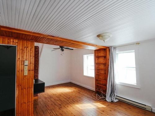 Master bedroom - 425 Boul. Perron E., Caplan, QC - Indoor Photo Showing Other Room